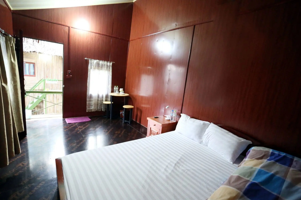 Green Hill Hostel & Tour