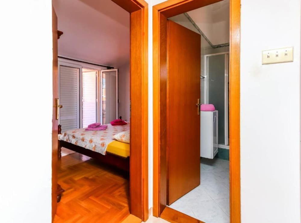 Relaxing Apartment on Budva Coastline