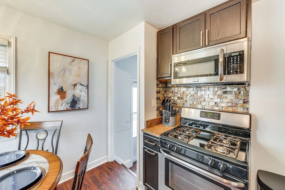 'the Maple Tree' Home: 14 Mi to Downtown Cleveland