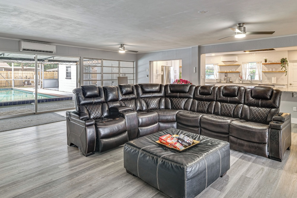 Legoland & Lakes Pool Home Pet Friendly