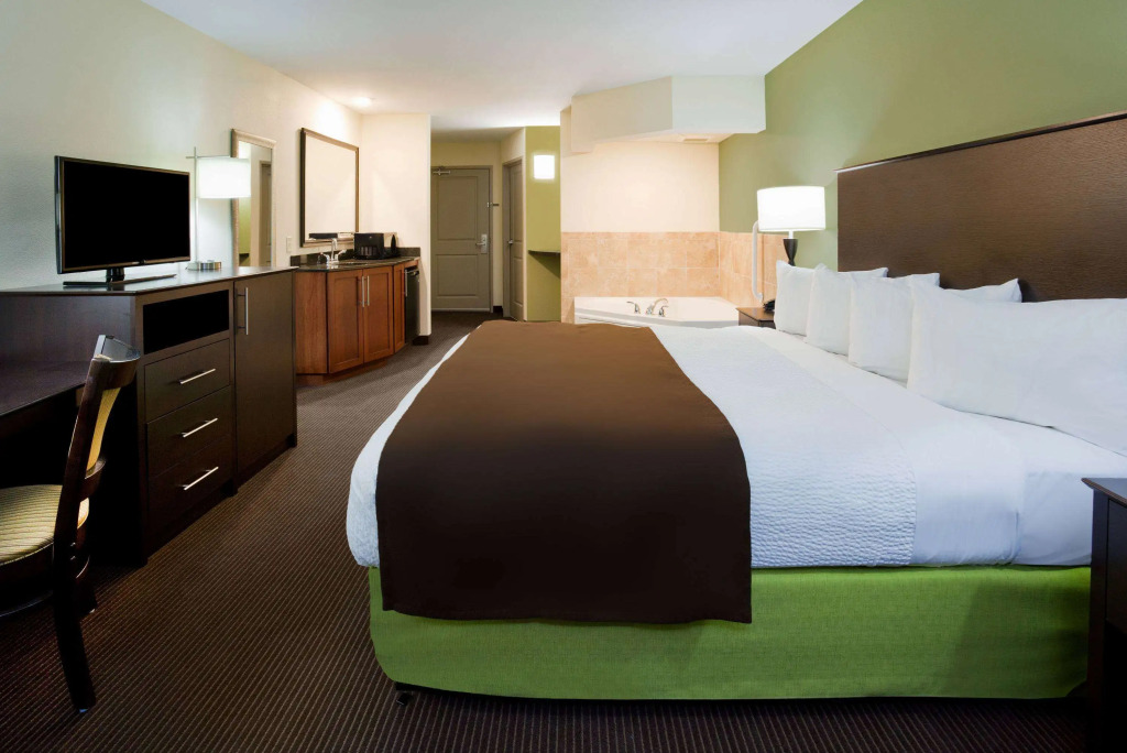 AmericInn by Wyndham Sibley