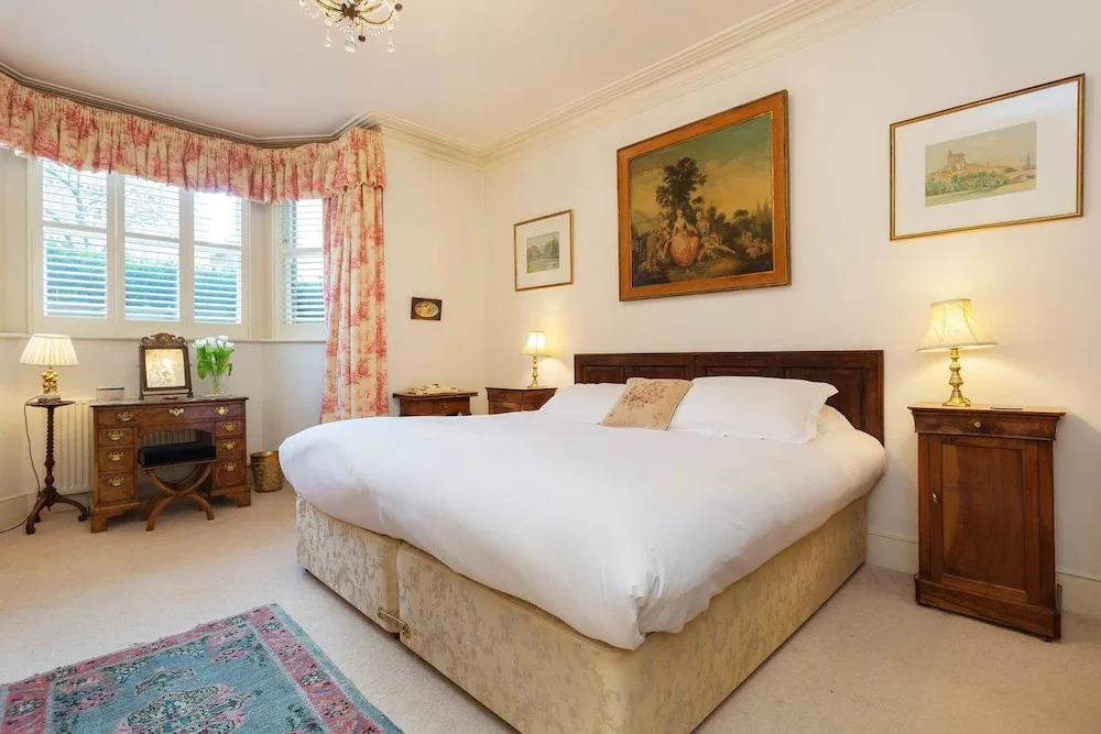 Veeve - Traditional Wimbledon Village