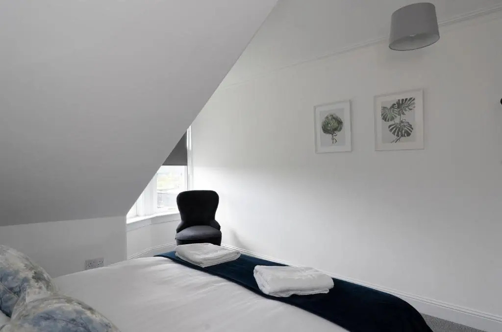 GreenStar Apartments - Short Walk Away Into Dundee City Centre - 6 Individual Properties from 1 to 3 Bedrooms - Short & Long Stay Offers