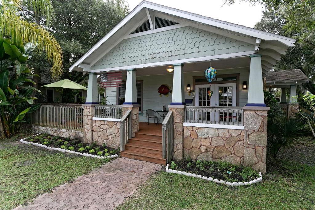 Anchor Inn NSB Bed and Breakfast