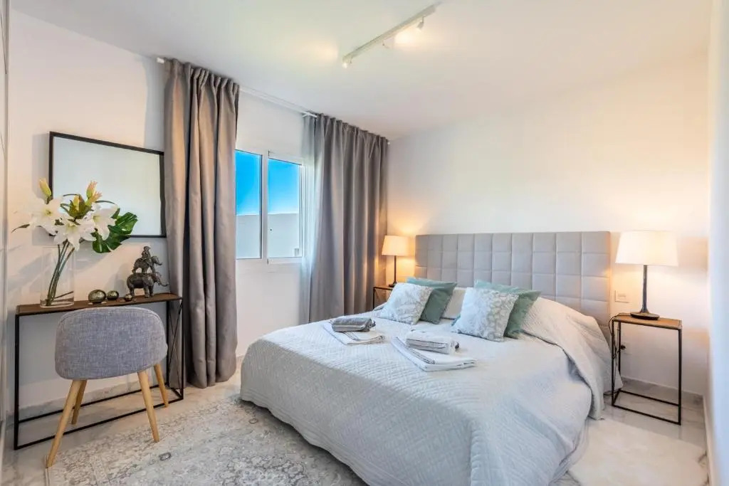 Azahara 1 8B Beautiful apartment frontline golf in popular Aloha
