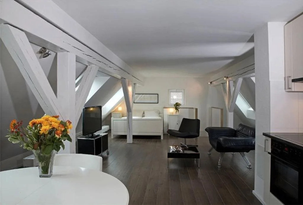 The Henry Self Check-In Guesthouse