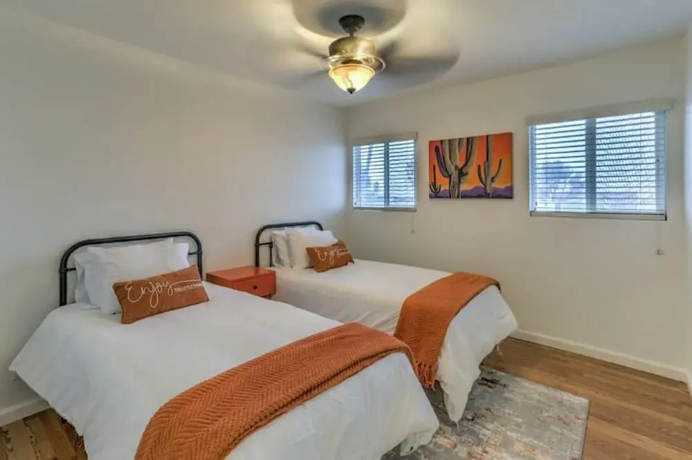 Desert Oasis Las Vegas - Pool 5 Bedrooms 9 Beds