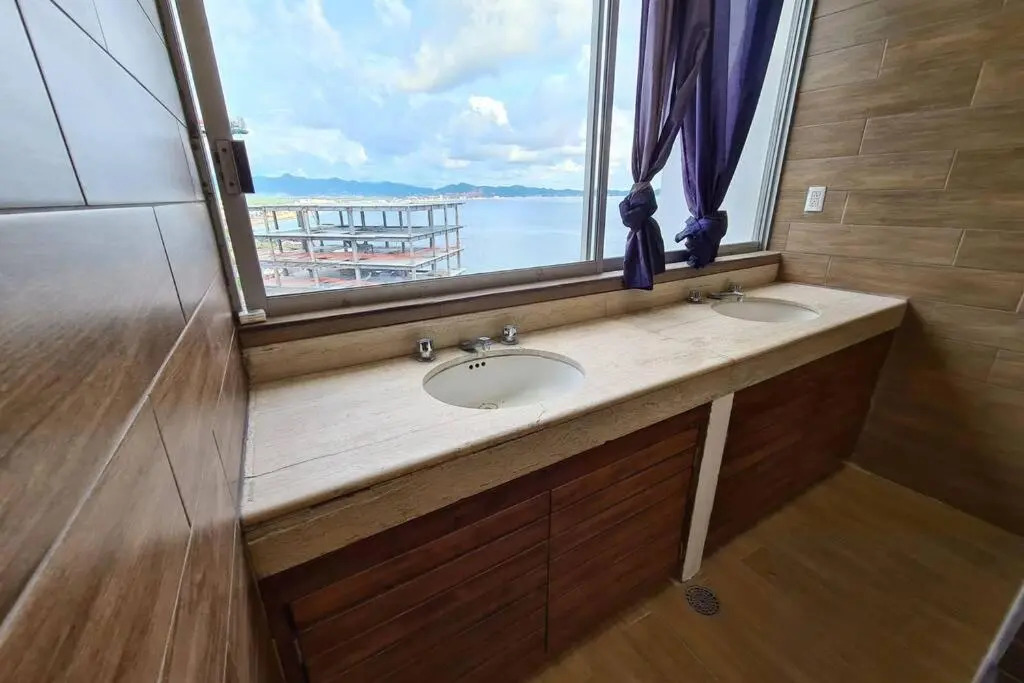 63 Peninsula del Capitan