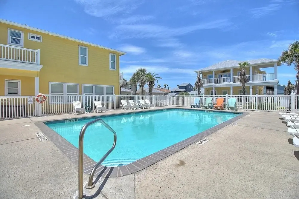 Mango and Cash 80vw 4 Bedrooms 4.5 Bathrooms Home