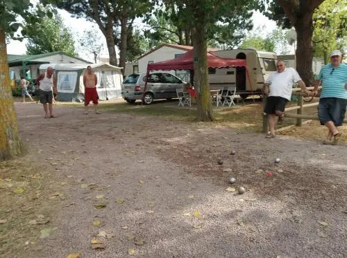 CAMPING PARADIS Domaine Oyat
