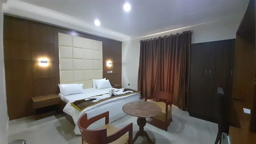 Отель Josto Apartment & Suites