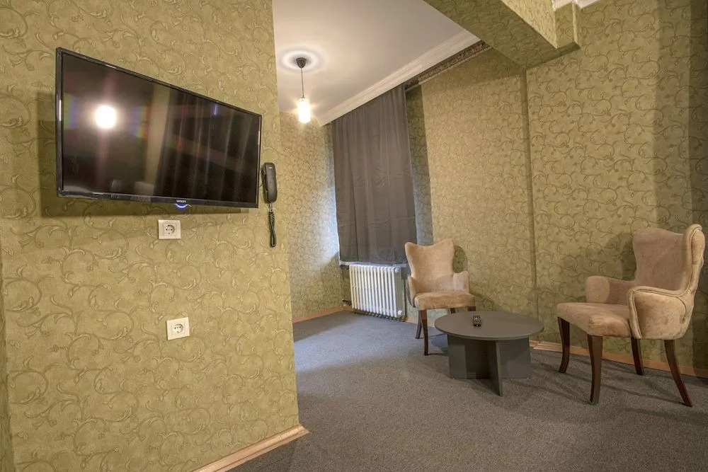 Ares Business Suit Hotel