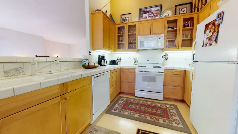 Snowcreek V 760 Pet-Friendly, Amazing Mountain Views, Private 2 Car Garage, Washer Dryer by RedAwning
