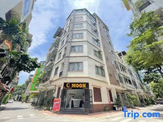 Moon Hotel 3 Pham Tuan Tai