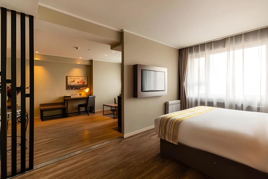 Home Inn Plus (Harbin Central Street)
