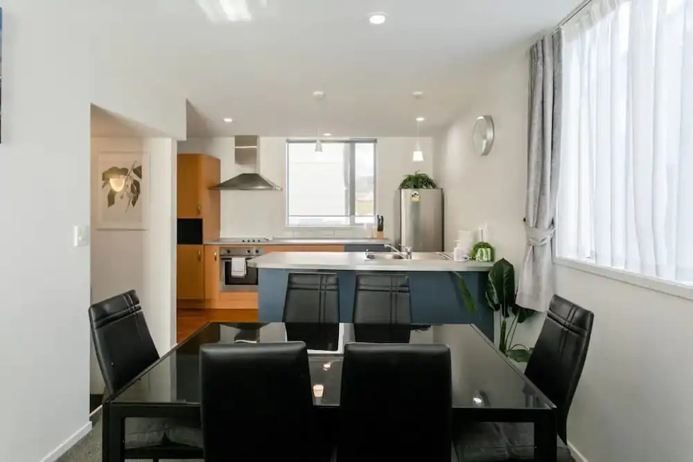 Gorgeous 3 Bedroom Townhouse with Car Park