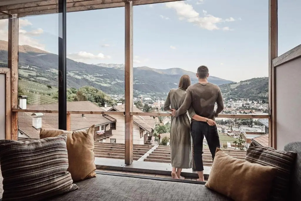 byHaller Suites & AO Restaurant