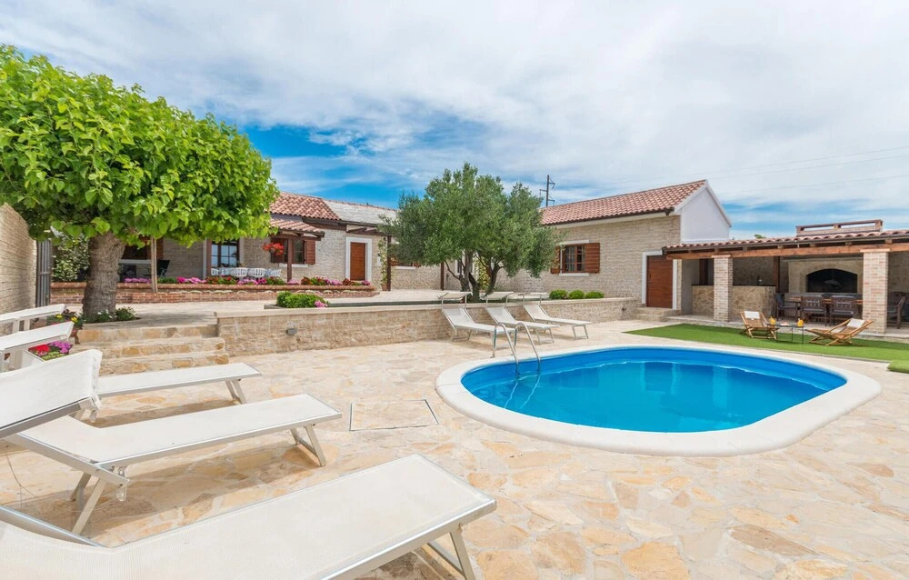 Awesome Home in Lisicic With 3 Bedrooms, Wifi and Sauna