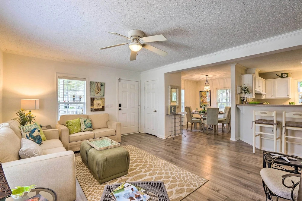 Patio & Gas Grill: Charming Bluffton Escape!