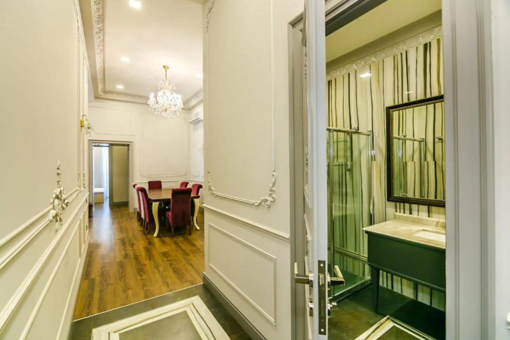 Formula 1 Street Apartment