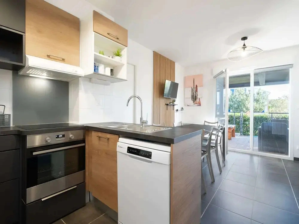 Charming Villa by Serignan Beach