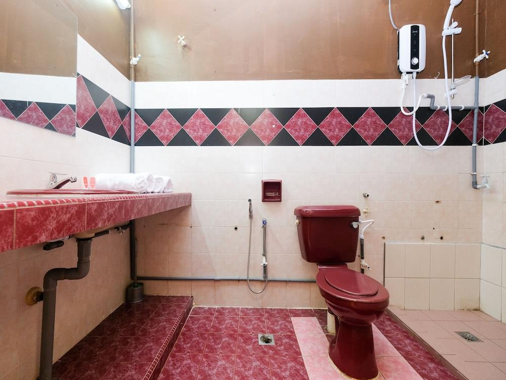 OYO 89694 de Lodge Hotel