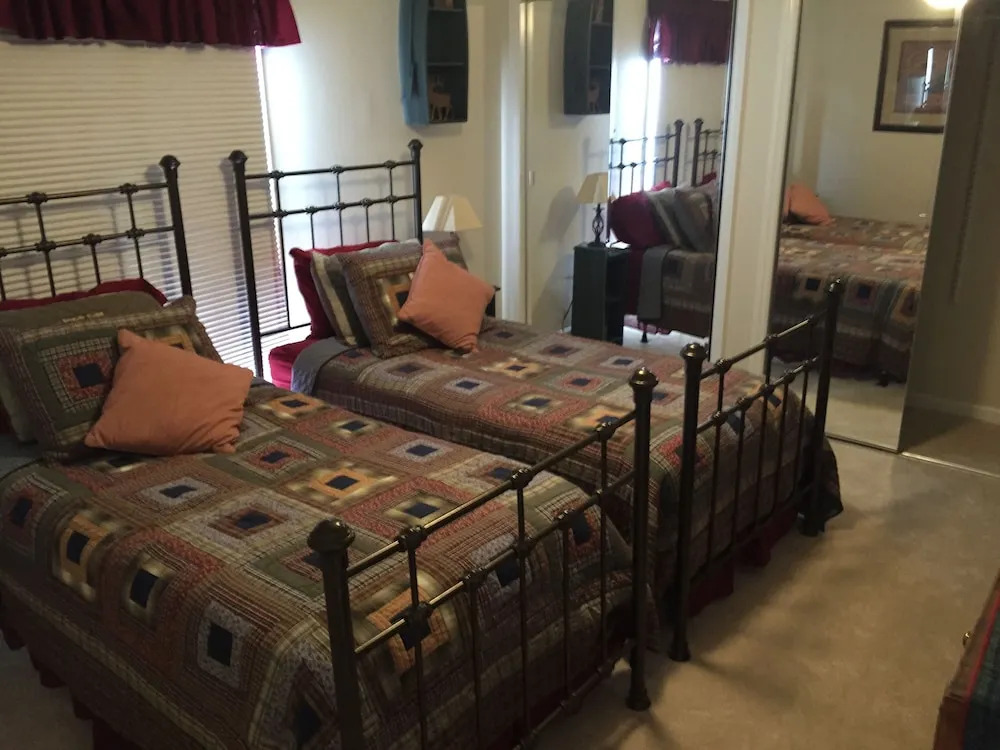 Royal Oak 111 2 Bedrooms 2 Bathrooms Condo