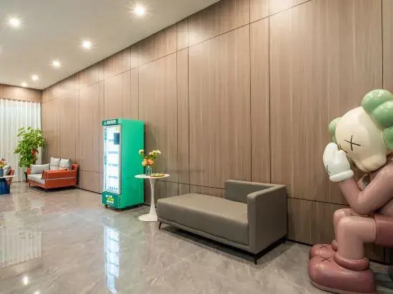Kaman Hotel (Huazhou Bei'an Bus Station Zhouxuan Branch)
