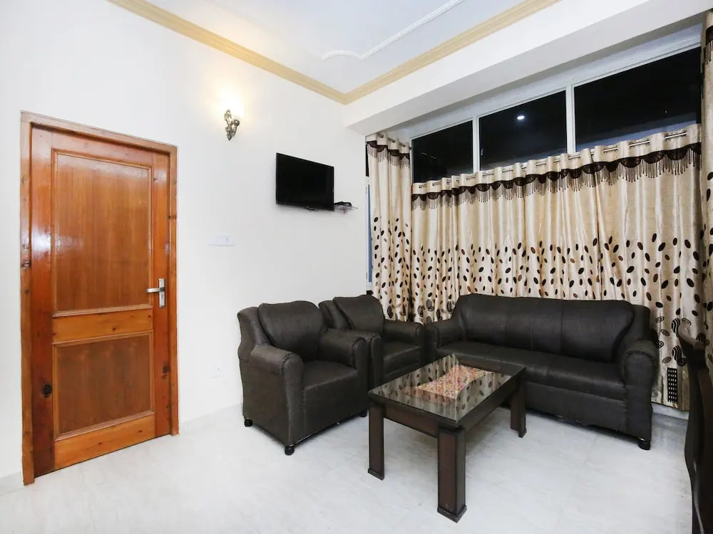 OYO 10860 Home Modern 3BHK New Shimla