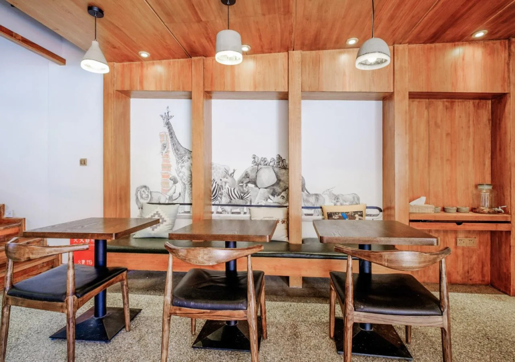 Poke Amber Theme Hostel