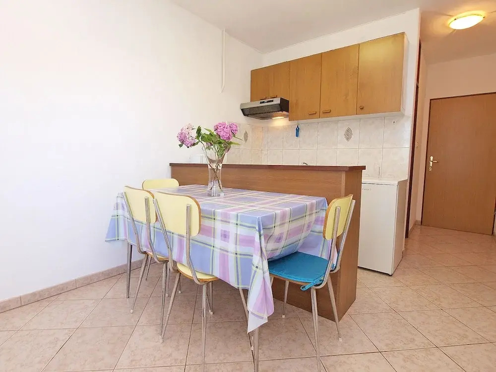 Apartment 909