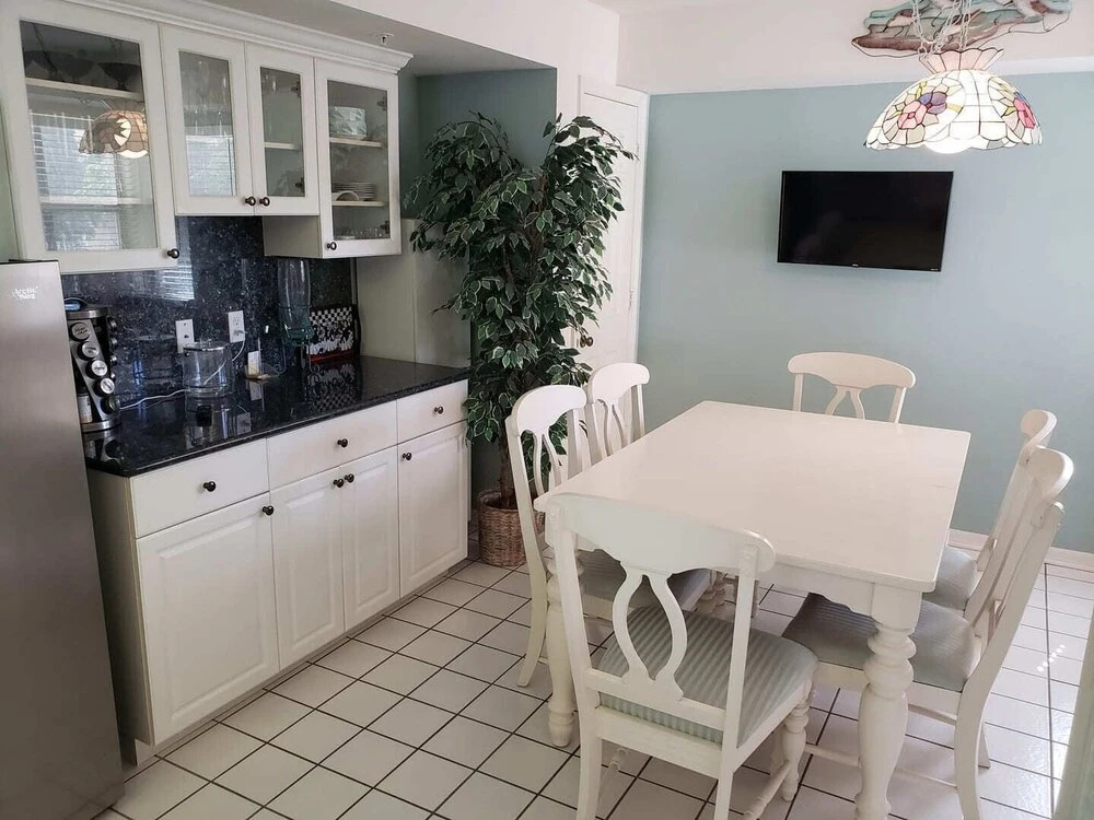 Hibiscus Poine 424 in Fort Myers Beach