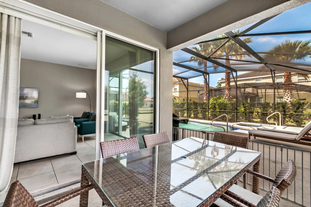 7 Bedrooms 5 Bathrooms Solterra 4196 Od