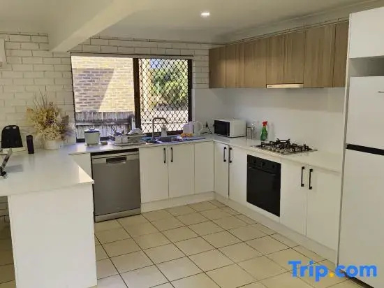 Sunnybank Hills Home - Near Shopping & Dining