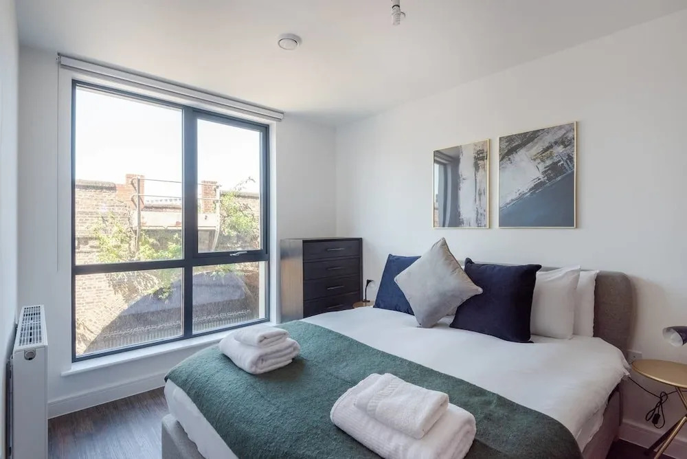 Gorgeous new 1 bed With Private Balcony, Brixton