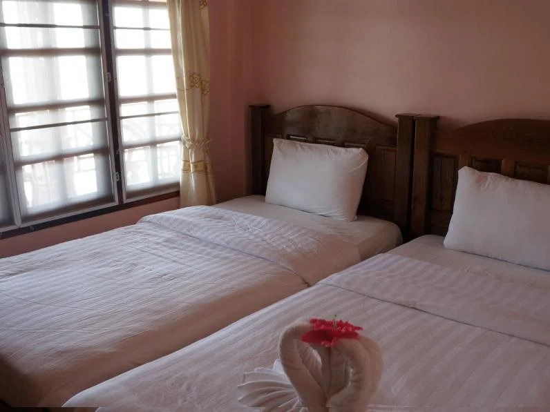 Bann Lamoonaoonkhong Hotel