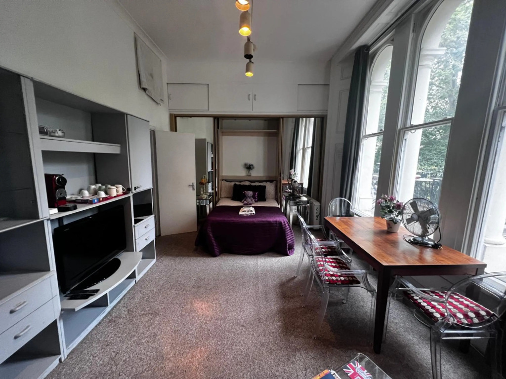 Hyde Park Studio Apartment With Private Terrace