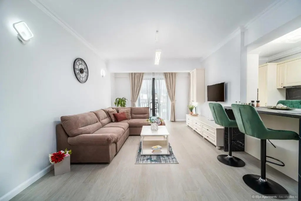 Ellys Apartments