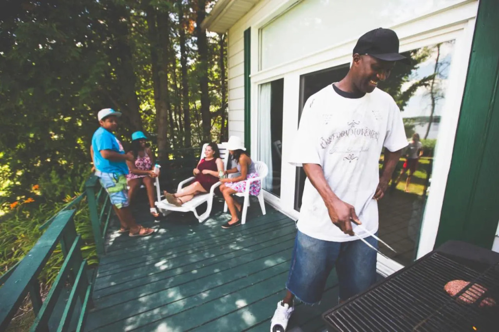 Elmhirst's Resort - On a lake