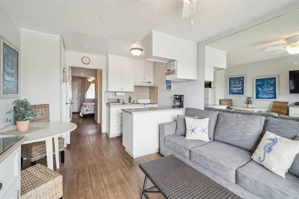 Beautiful 1 Bed Beach Balcony Condo #207 1 Bedroom Condo by RedAwning