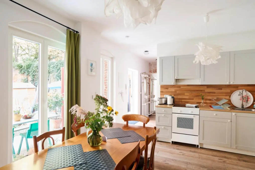 Beautiful And Cozy Remise for Up To 6 Guests