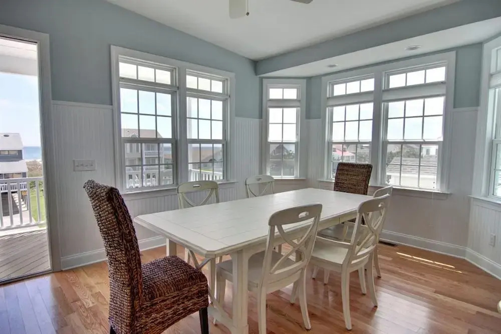 Welcome  4 Bedroom Home by RedAwning