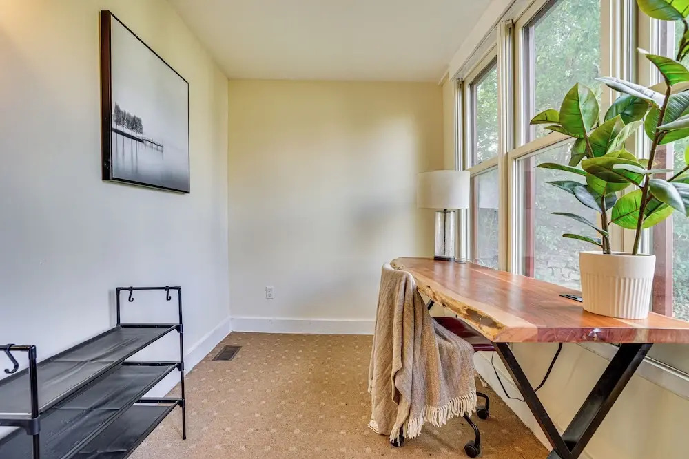 Near Colleges: Pet-friendly Duplex in Northfield!