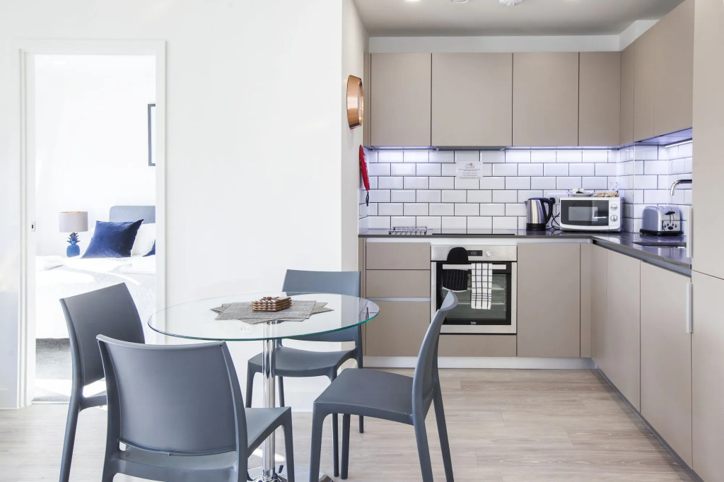 City Stay Apartments - Platform