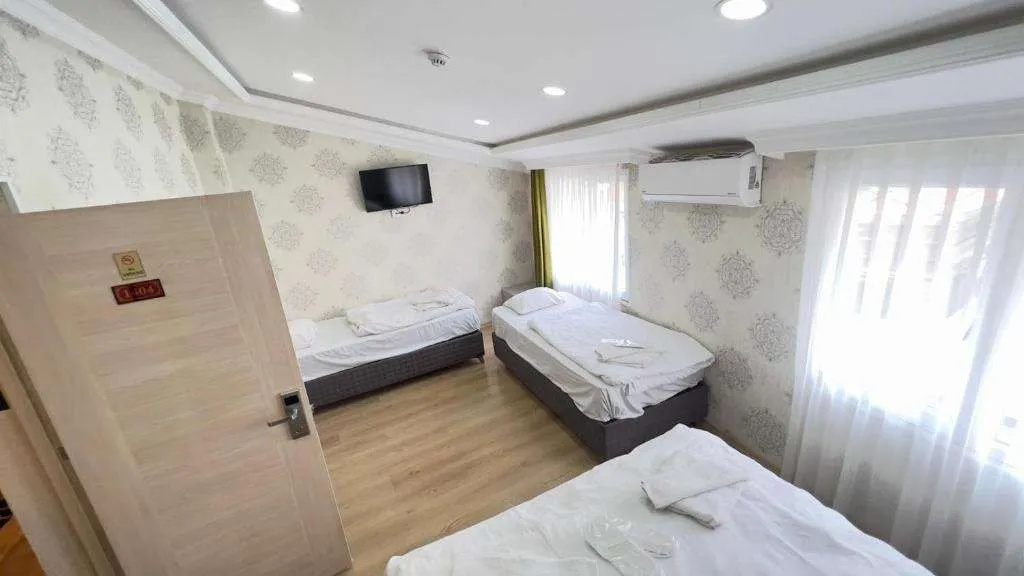 The Lola Hotel