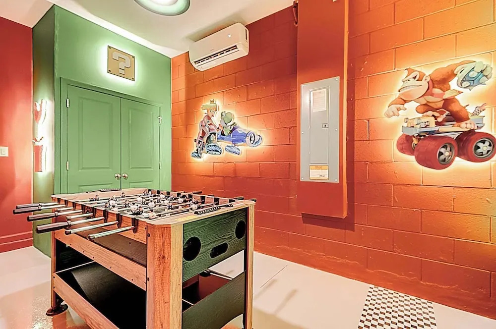 Luxury Family Getaway in Orlando w/ Private Pool & Games