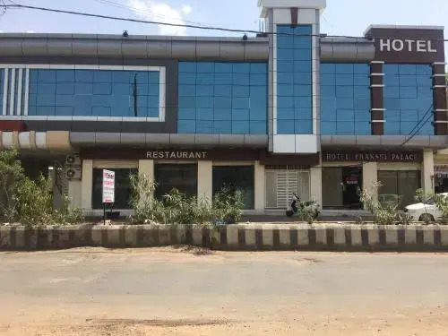 Hotel Prakshi Palace