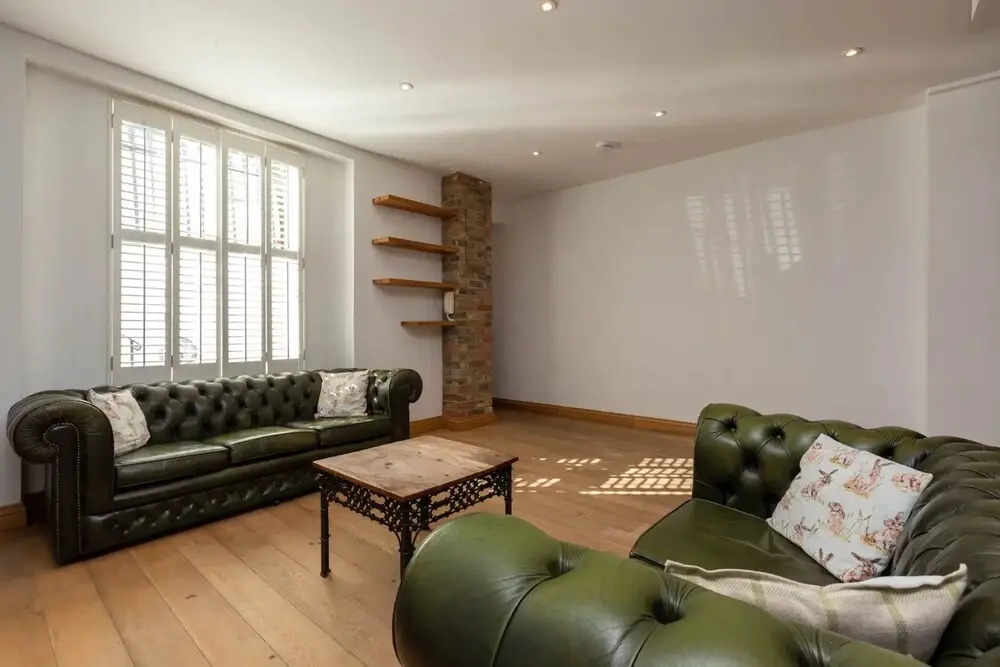 Charming 2 Bedroom House in Angel