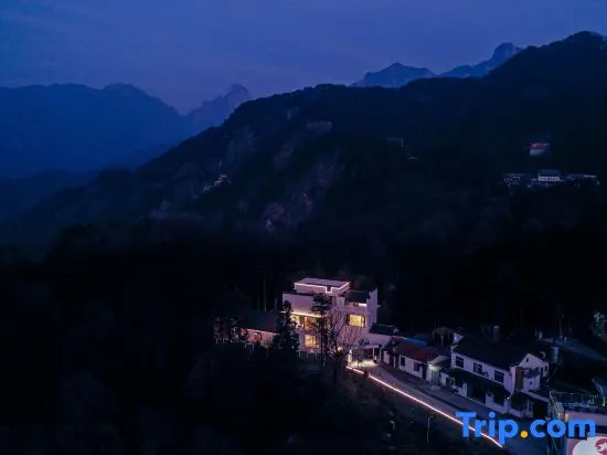 Jiuhua Mountain is Qingshan Mountain Wild Homestay