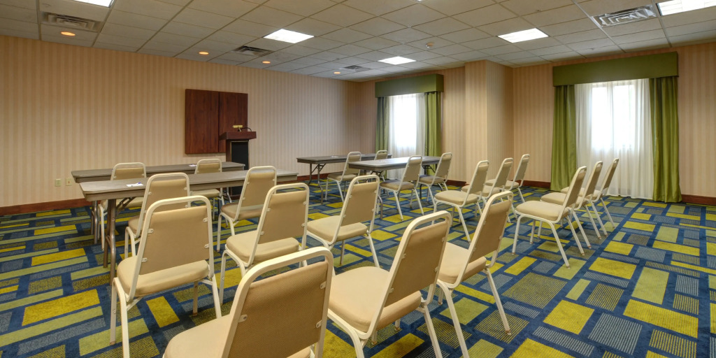 Holiday Inn Express & Suites Midwest City by IHG
